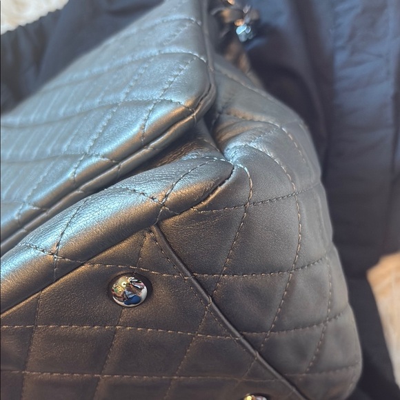 Chanel Silver Quilted Women's Bag - Picture 3 of 10
